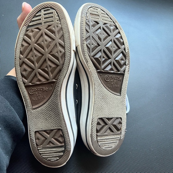 Black high top converses size 4. - Picture 3 of 5